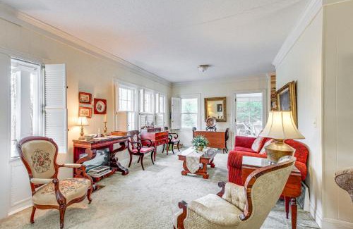 Saint Andrews Casa | Central and Ornate Sewanee Home with Screened-In Porch