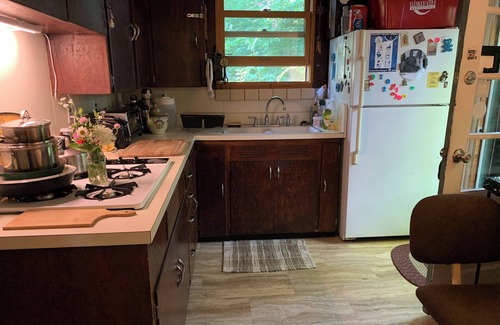 Yellow Springs Casa | Central and Shady 1-bedroom house in Yellow Springs with WiFi and AC