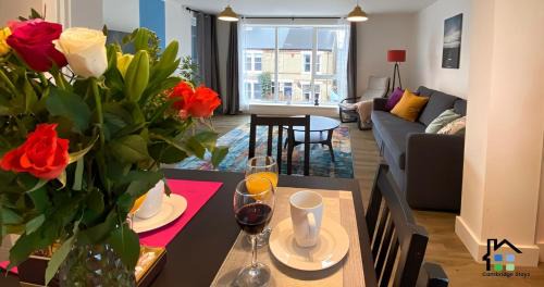 Cambridge Apartamento | Central Apart Hotel 2BR & 1BR Flats-EASY Walk to City Centre-Parking