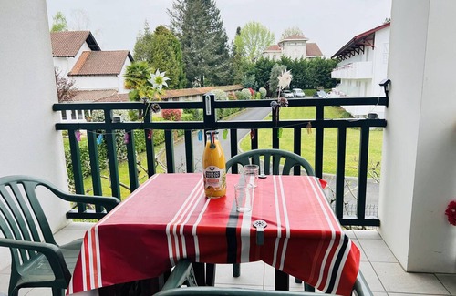 Cambo-les-Bains Apartamento | Apartamento céntrico y moderno en Cambo-les-Bains con terraza y parking