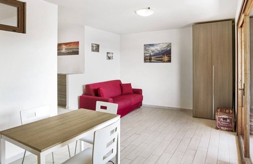 Portisco Apartamento | Apartamento céntrico 'Bilocale Asfodeli 2' cerca de la playa con balcón y vistas al mar
