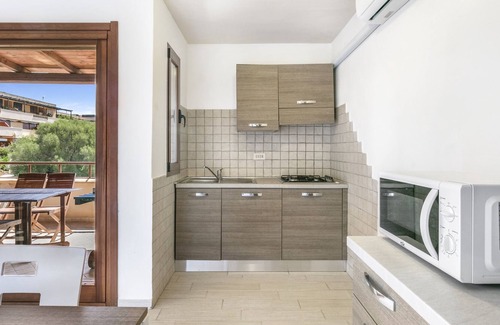 Portisco Apartamento | Apartamento céntrico 'Bilocale Asfodeli 2' cerca de la playa con balcón y vistas al mar