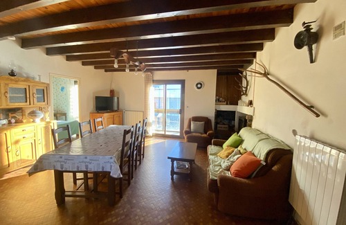 Formigueres Apartamento | Apartamento en Formiguères: 2 hab, Parking, Chimenea, Centro y Cerca de Pistas