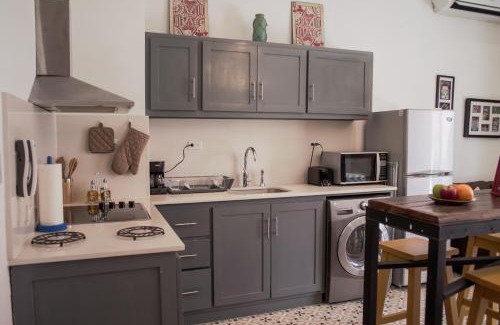 Casco Viejo Apartamento | Central Apartment in Casco Viejo - View on Main Plaza