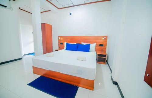 Aluthgama Apartamento | Central Apartment near Bentota Beach- Balcony & Kitchen
