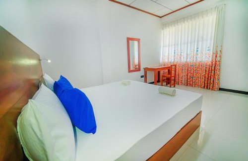 Aluthgama Apartamento | Central Apartment near Bentota Beach- Balcony & Kitchen