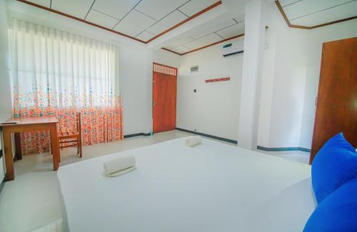 Aluthgama Apartamento | Central Apartment near Bentota Beach- Balcony & Kitchen