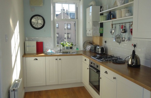 Peebles Cabaña | Precioso y espacioso apartamento estilo cabaña con vistas al agua de Eddleston