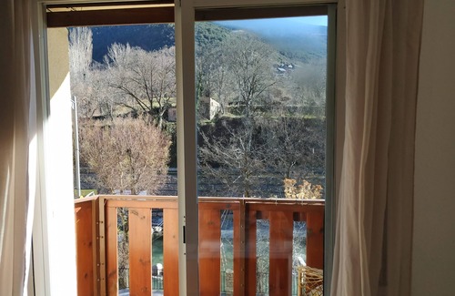 Sort Condominio | Céntrico apartamento con vistas al río