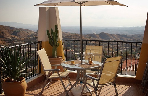 Bedar Apartamento | Central Apartment con vistas al mar / montaña y Wi-fi gratuito