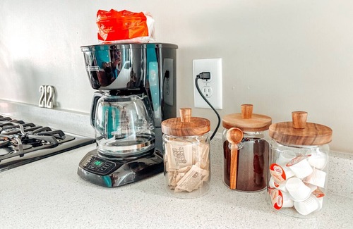 Downtown Greensboro Apartamento | Central Apt: Xbox S, Walk to Tanger & Coffee Shop + Amenities