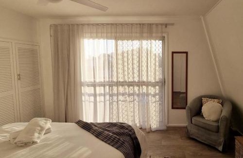 Bargara Apartamento | Central Bargara Beach Bungalow by UG