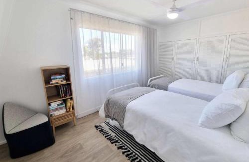 Bargara Apartamento | Central Bargara Beach Bungalow by UG