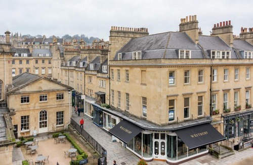 Upper Town Apartamento | Central Bath near The Circus