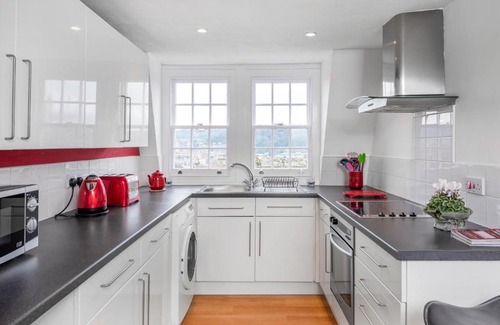 Upper Town Apartamento | Central Bath near The Circus