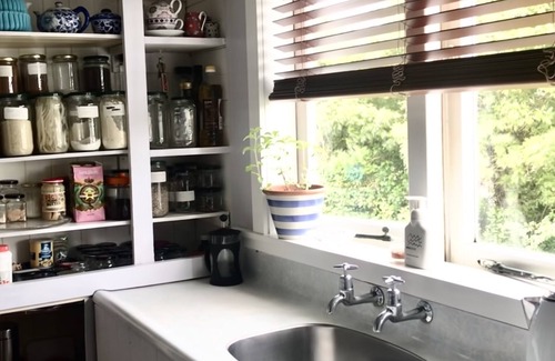 Oneroa Cabaña | Central Beach Cottage Oneroa Village best of both worlds so close to everything!