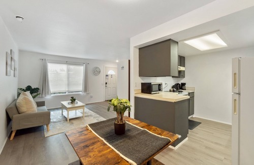 Lake Hills Casa | Central Bellevue Retreat 2 Bedroom Duplex