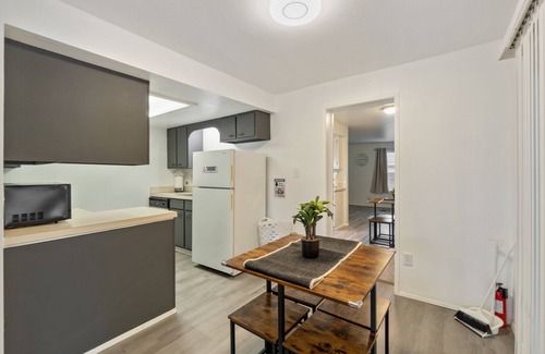 Lake Hills Casa | Central Bellevue Retreat 2 Bedroom Duplex