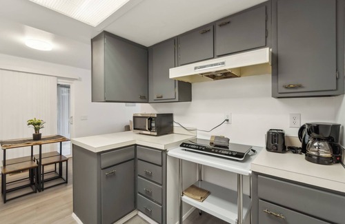 Lake Hills Casa | Central Bellevue Retreat