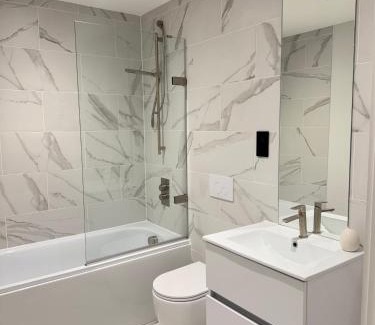 Bordesley Apartamento | Central Birmingham Luxury 2 Bedroom Apartment with Fast WiFi and Games Table