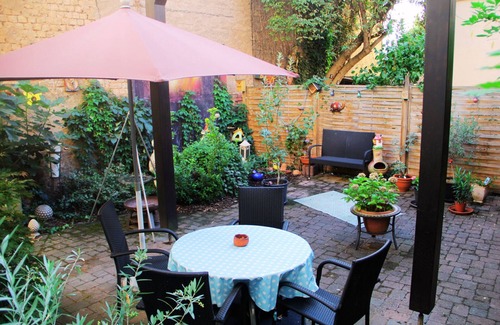 Alt-Kurenz Condominio | Central, bright + cozy vacation apartment (64 sqm) on the ground floor of an old detached house
