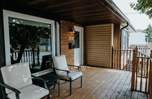 Glenbrook Casa | Central Calgary & Nearby Mountain Escape - 4 Beds