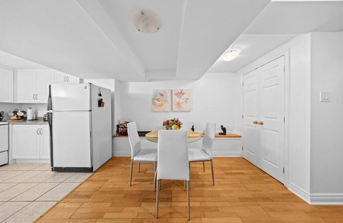 Old Ottawa East Apartamento | Central Canal 1 Bdrm w/private entrance, parking, deck. Beautiful area