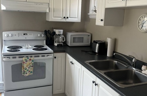 Glebe Apartamento | Central Canal Sunny Studio Private entry, Private parking, Deck