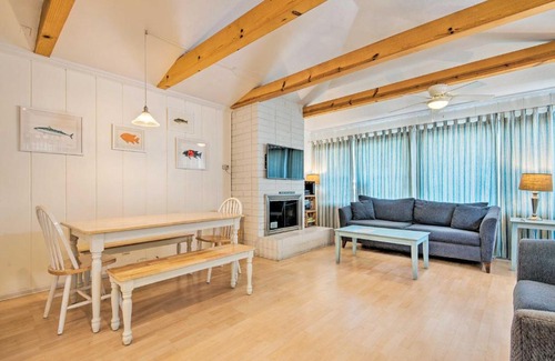 Avalon Casa | Central Catalina Cottage Walk to Ferry and Eateries