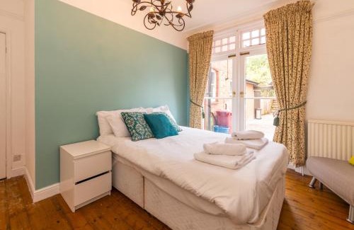 Caversham Apartamento | Central Caversham Traditional English House Pass the Keys