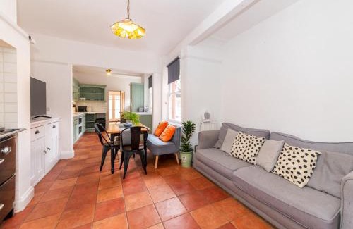 Caversham Apartamento | Central Caversham Traditional English House Pass the Keys