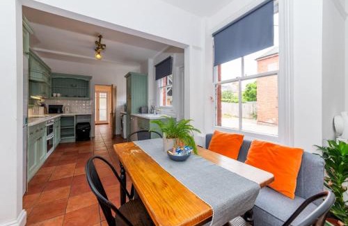 Caversham Apartamento | Central Caversham Traditional English House Pass the Keys