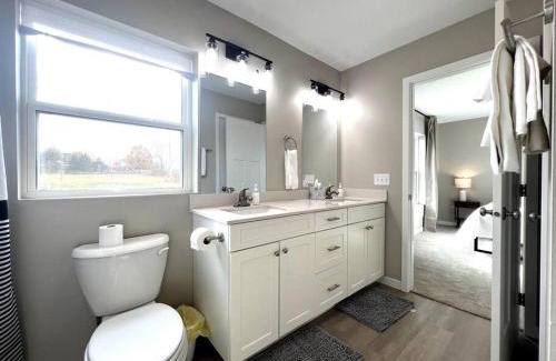 Cedar Falls Apartamento | Central Cedar Falls Townhome - King Beds!