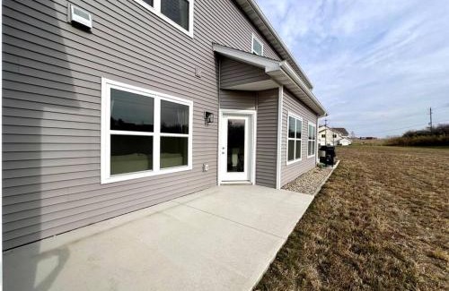 Cedar Falls Apartamento | Central Cedar Falls Townhome - King Beds!