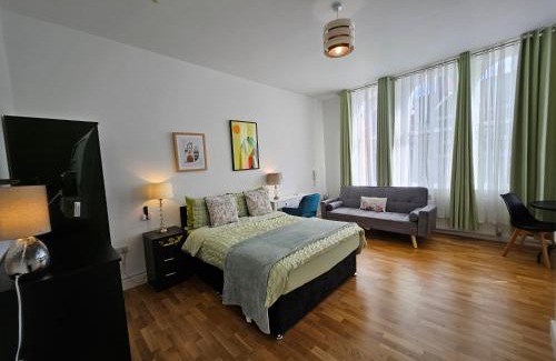 Leek Casa | Central Chambers Suites - Suite 1