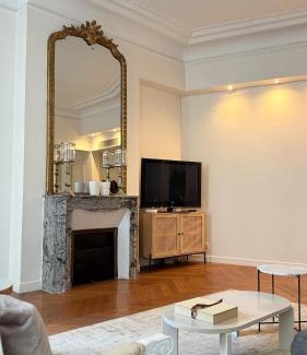 Faubourg-du-Roule Apartamento | Central Champs Élysée - High Luxury 2 Bedroom Apartment