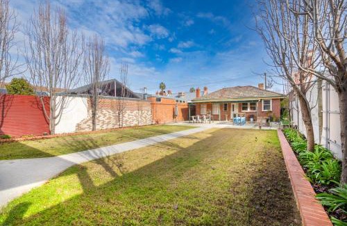 Albury Casa | Central Charm