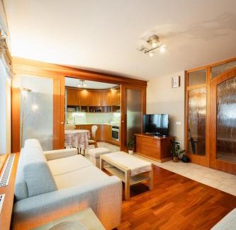 Bezigrad District Apartamento | Central Charm Haven