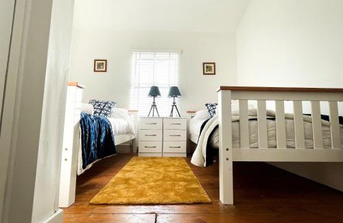 Cheltenham Casa | Central Cheltenham House - By Suitely