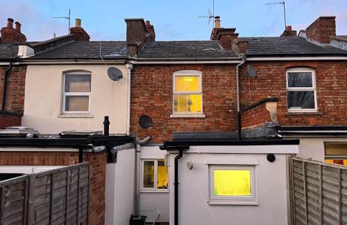 Cheltenham Casa | Central Cheltenham House - By Suitely