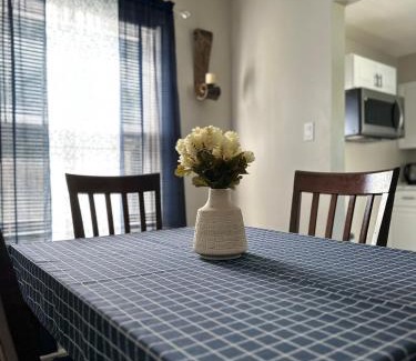 Evansville Apartamento | Central Chic on Washington