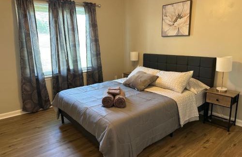 Evansville Apartamento | Central Chic on Washington