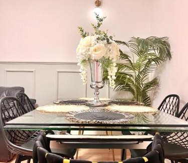 Hoxton Apartamento | Central City 3 minutes to Tower of London Trendy Shoreditch Recently refurbished 3 Bedrooms sleeps 8