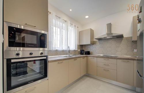 Qormi Apartamento | Central Comfort, Stylish 2BR Apt with Balconies by 360 Estates