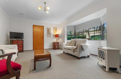 Mount Eden Casa | Central Comforts - Mount Eden Holiday Home