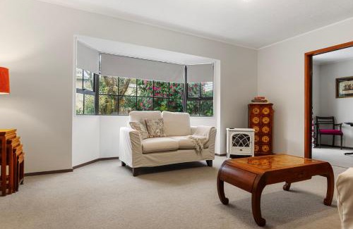 Mount Eden Casa | Central Comforts - Mount Eden Holiday Home