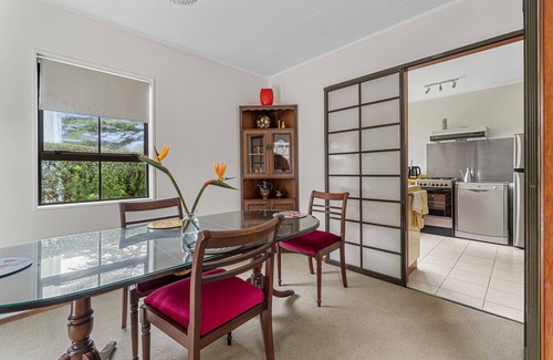 Mount Eden Casa | Central Comforts - Mount Eden Holiday Home