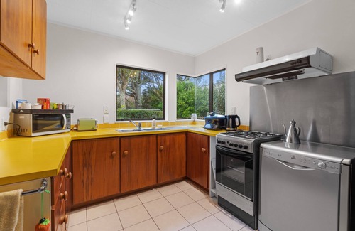 Mount Eden Casa | Central Comforts - Mount Eden Holiday Home