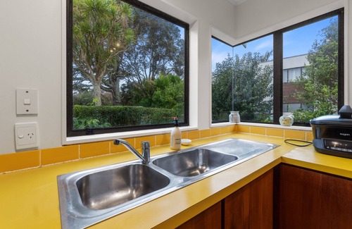 Mount Eden Casa | Central Comforts - Mount Eden Holiday Home