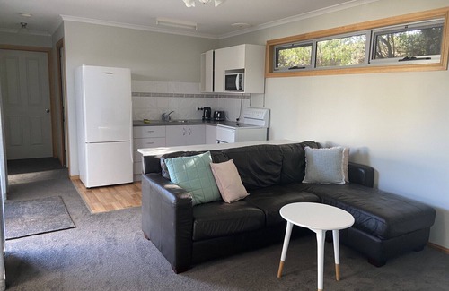 Portarlington Casa | Central convenience for groups and families - Portarlington entertainer!